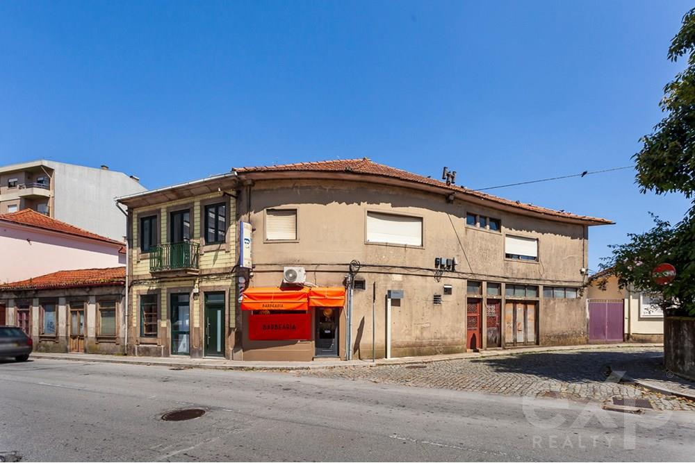 Unique Opportunity for Investors: Building with Great Potential in the City Center