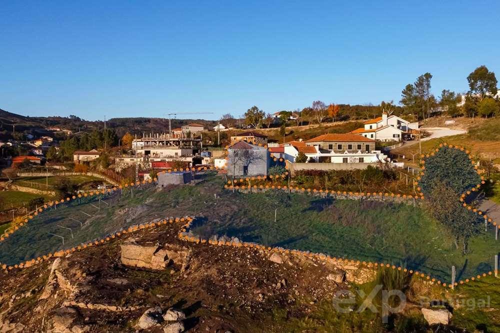 MORADIA T2 EXCELENTE LOCALIZAÇÃO COM VISTAS INFINITAS PARA O VALE DO DOURO