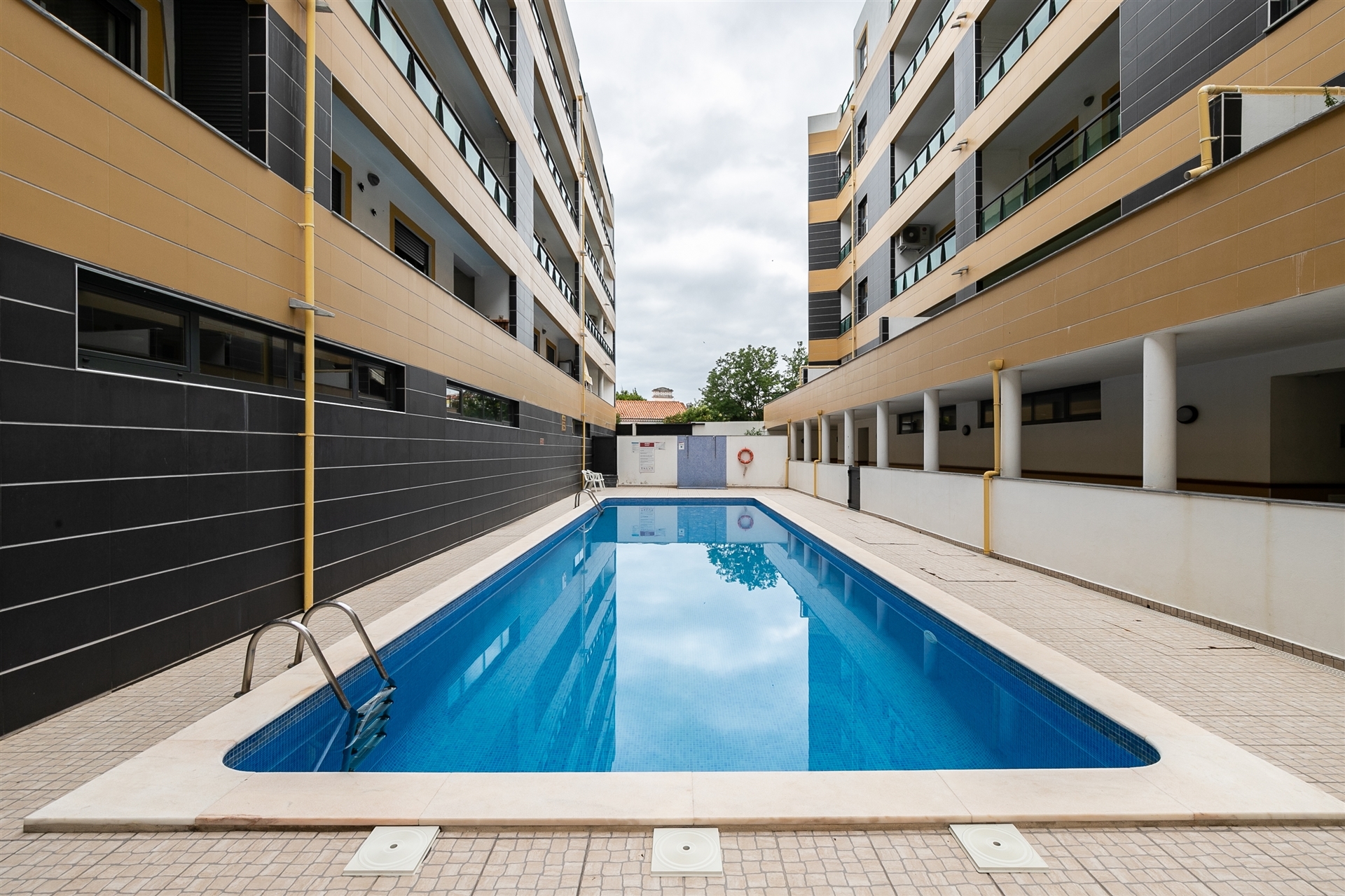 Excelente qualidade perto da praia com piscina e estacionamento