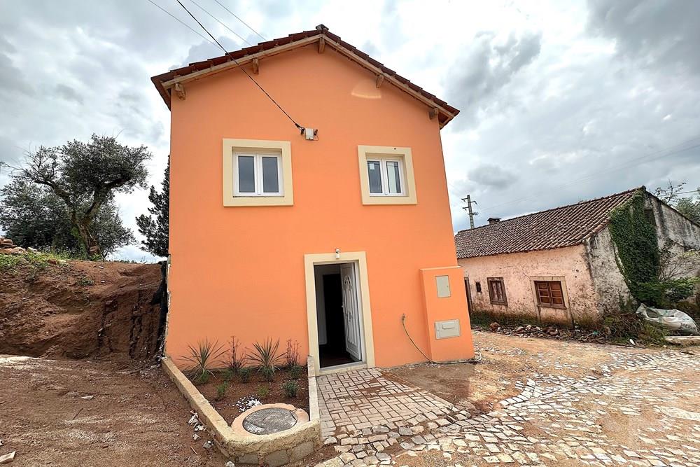 Casa de campo pitoresca, recentemente renovada, com 2 quartos e 2 casas de banho