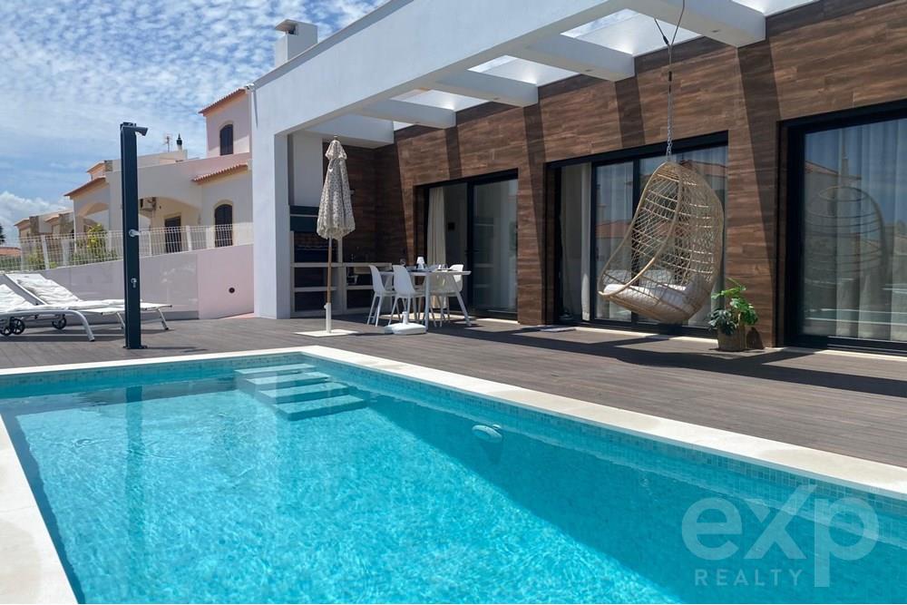 Stunning Modern Detached 3-Bedroom Villa with Private Pool – Ready to Move In!