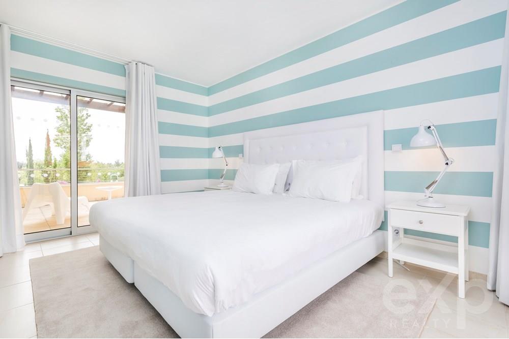 MORADIA DUPLEX  T3  EM LAGUNA RESORT -A POUCO MINUTOS DA VILAMOURA-