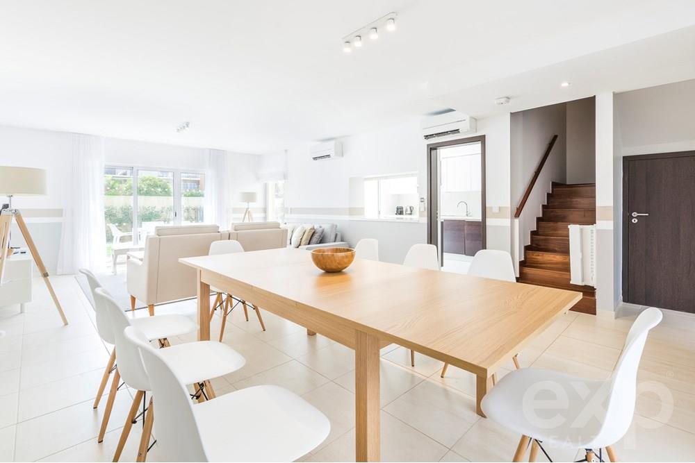 MORADIA DUPLEX  T3  EM LAGUNA RESORT -A POUCO MINUTOS DA VILAMOURA-
