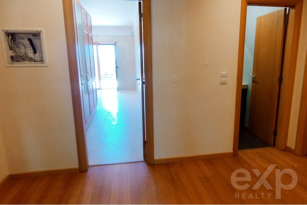 Apartamento T3, com terraço, em Mafra