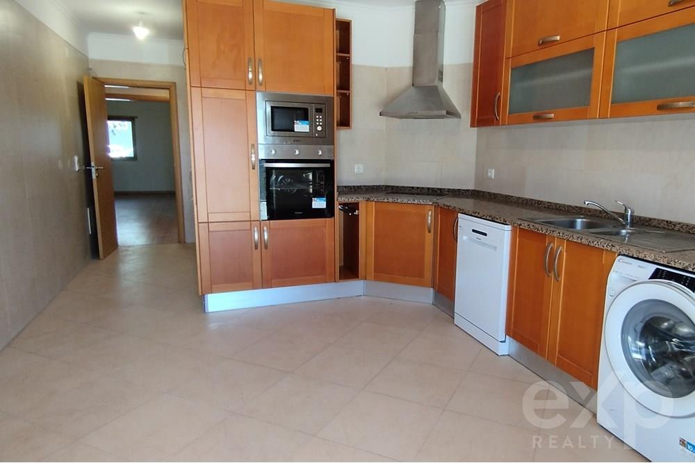 Apartamento T3, com terraço, em Mafra