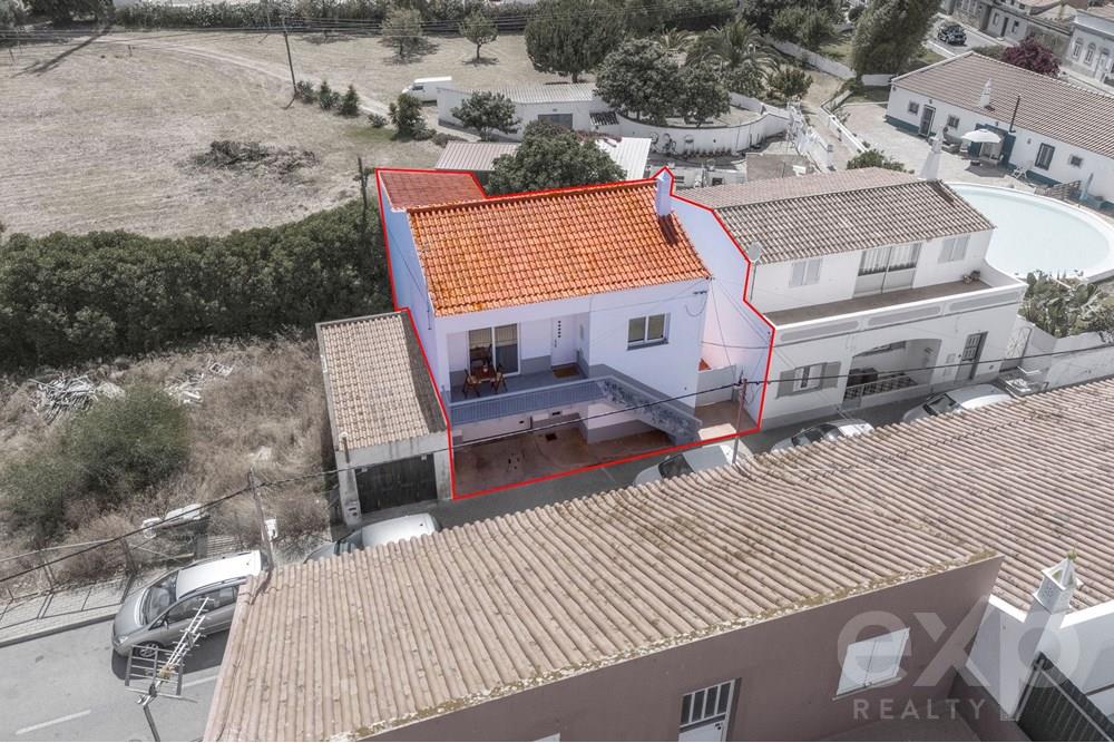 Moradia Renovada com Apartamento Independente e Excelente Localização em Luz de Tavira