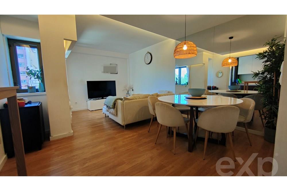 Bright and Comfortable Apartment in Porto: Excellent Location!