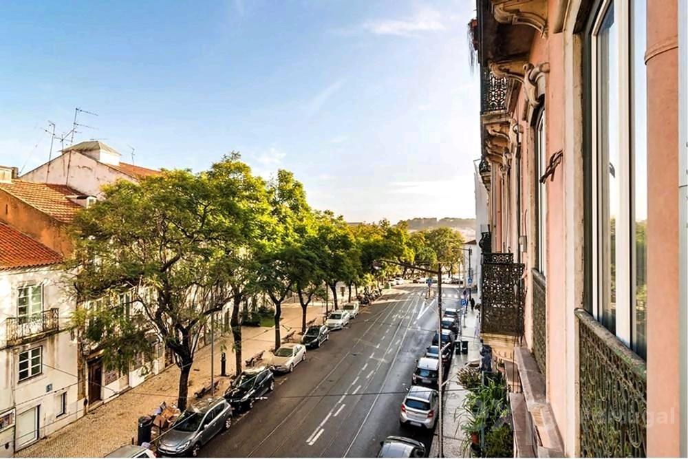 Convertible to T3 Apartment in Príncipe Real – Charm and Convenience in Lisbon, remodeled in 2000