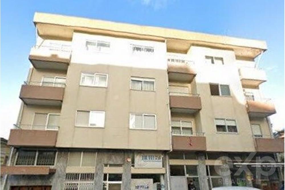 Apartamento T2 + 1, em Águas Santas, com duas frentes