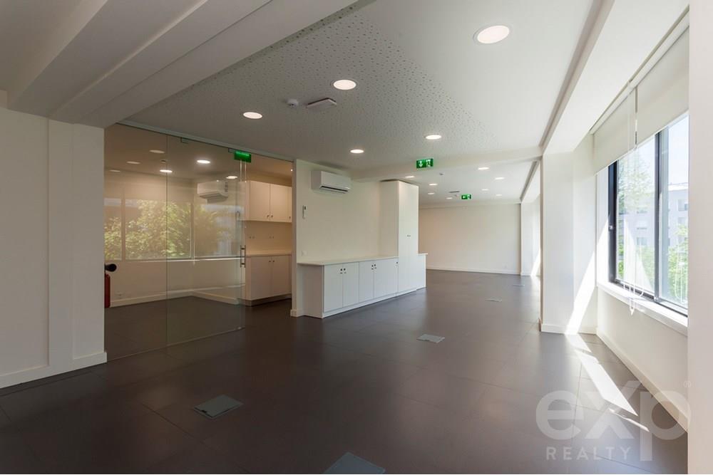 REMODELED OFFICE WITH 87M2 IN THE CITY CENTER