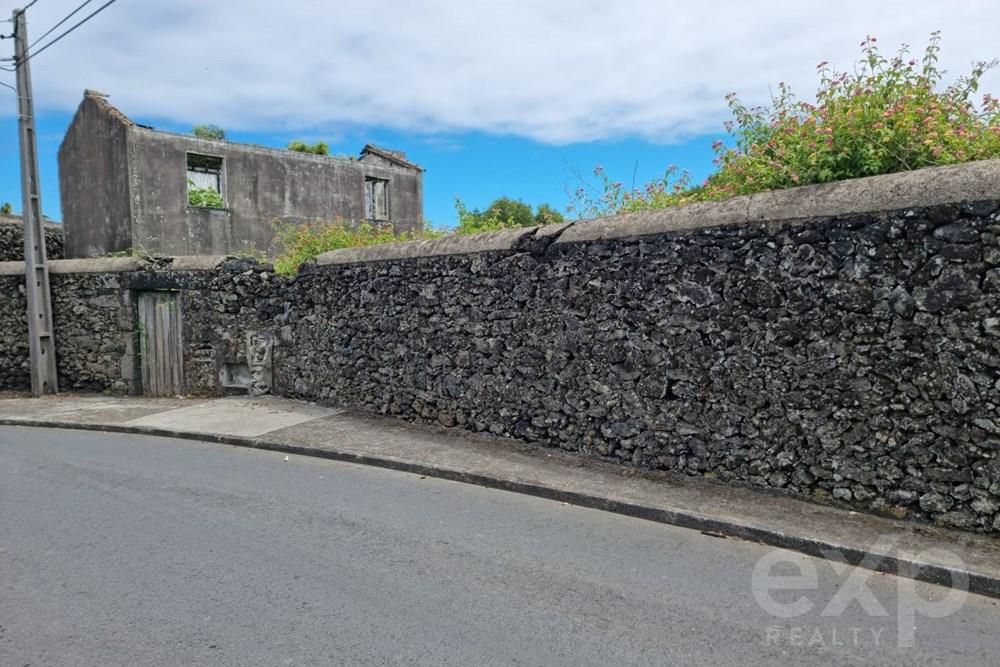 Land for Sale in São Vicente Ferreira