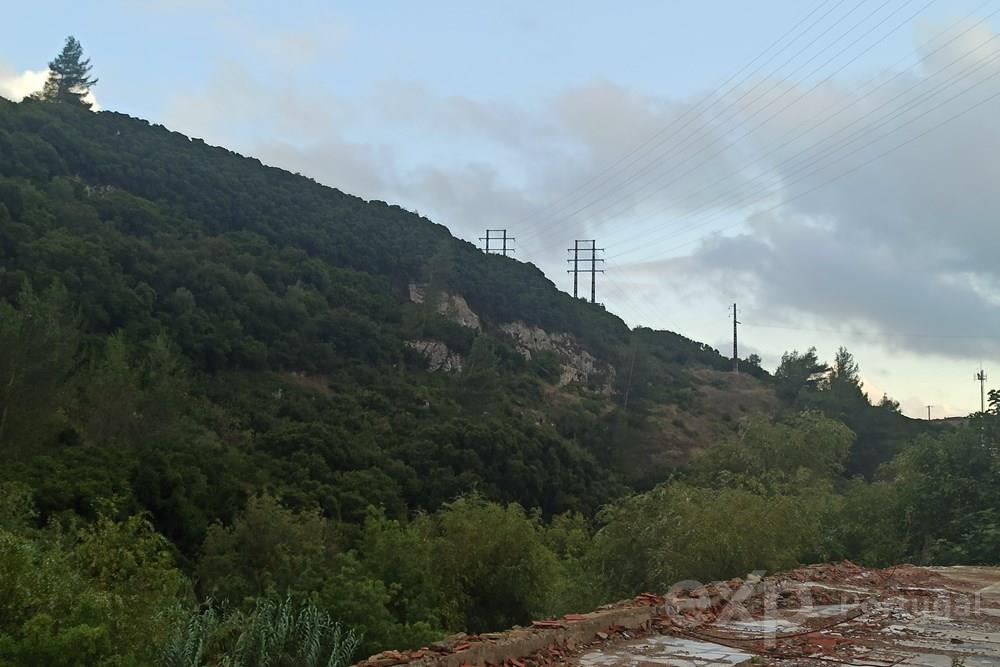 Terreno/Armazém Industrial junto ao rio Trancão