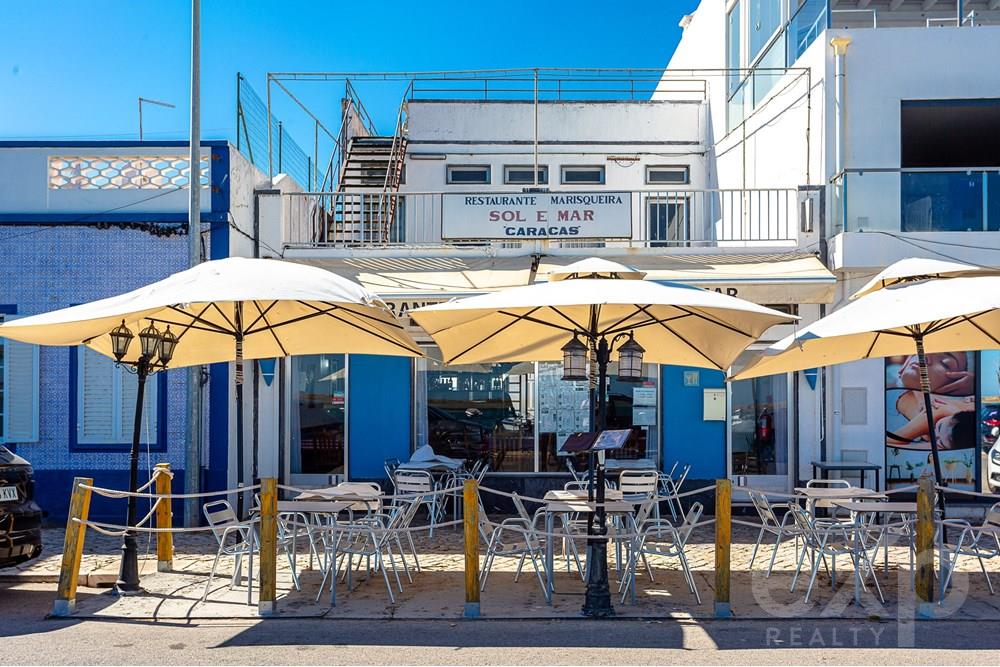 Restaurant in a Prime Location on Santa Luzia´s First Line