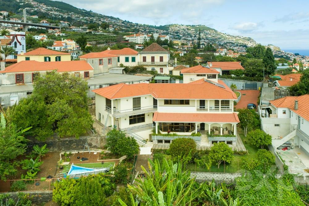 Luxurious Quinta T8 in Funchal: A Unique Gem in the Heart of Madeira