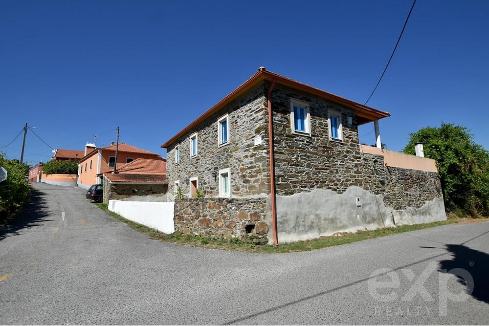 Linda moradia construída em pedra na tranquila Pedrogao Grande