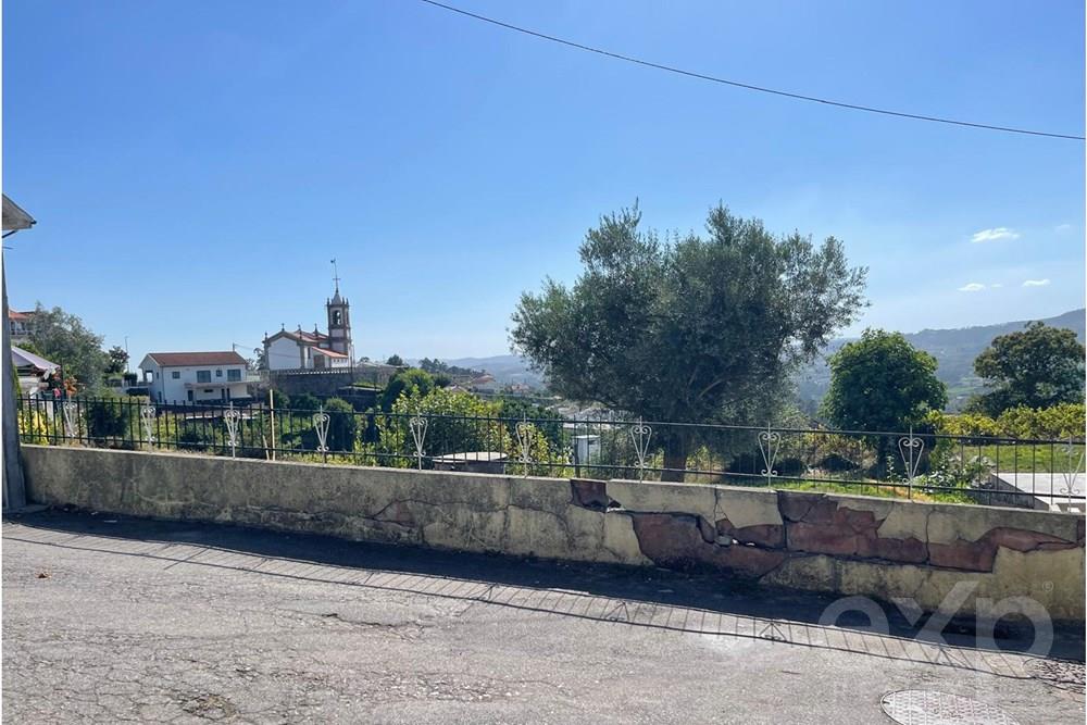 Plot of building land for sale in a central area in the parish of Torno in Lousada, next to the chapel of Sra. da Aparecida