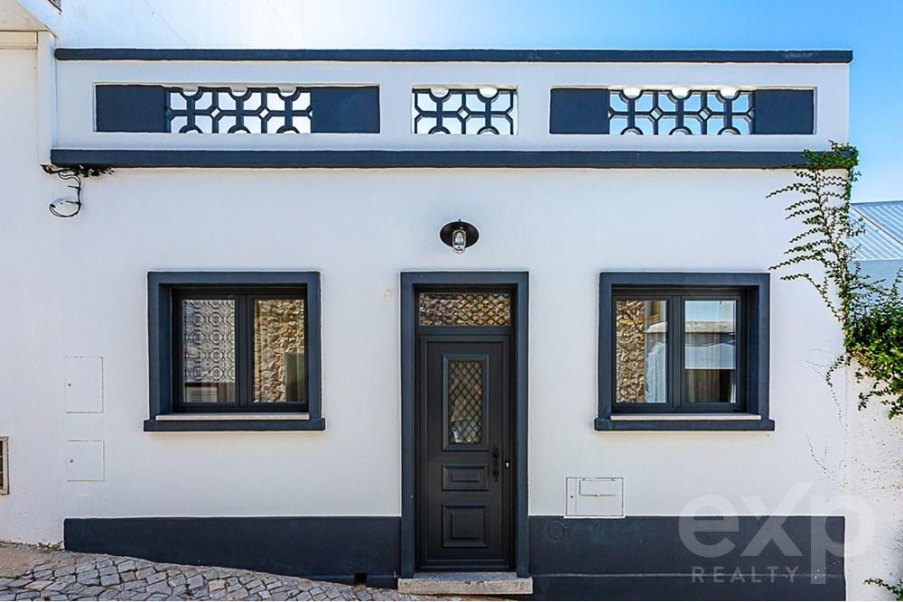 Discover Charm and Elegance in the Heart of Tavira: Fully Renovated and turnkey!