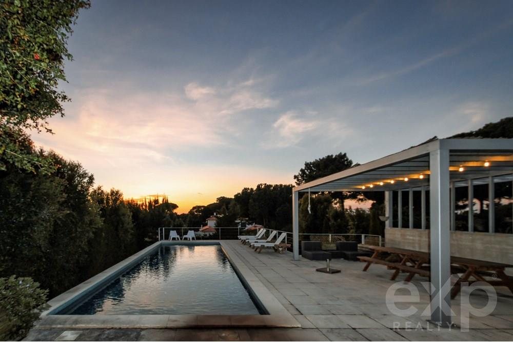 Moradia isolada, Piscina e Jardim, próximo da Praia da Aldeia do Meco, Sesimbra