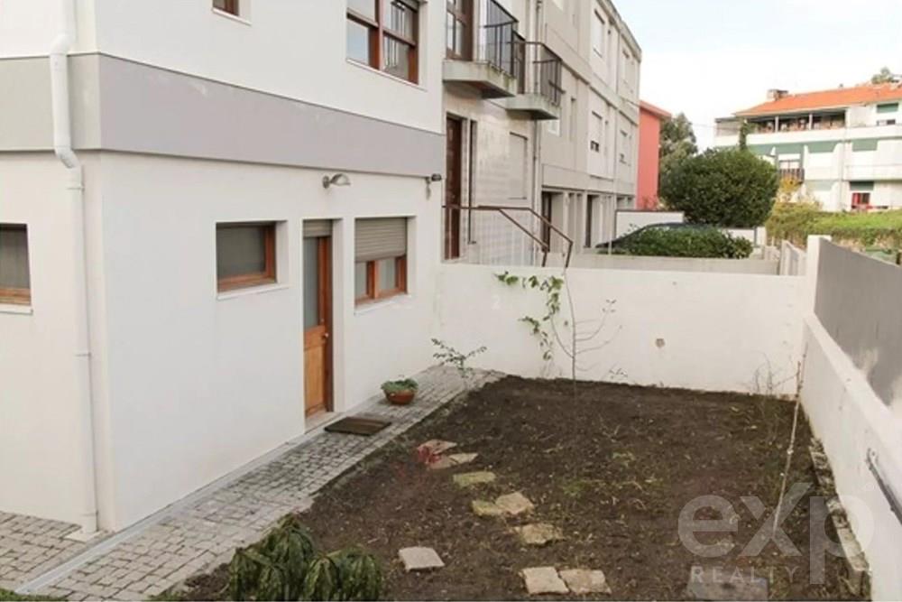 6-Bedroom House in Aldoar, Near Porto City Park