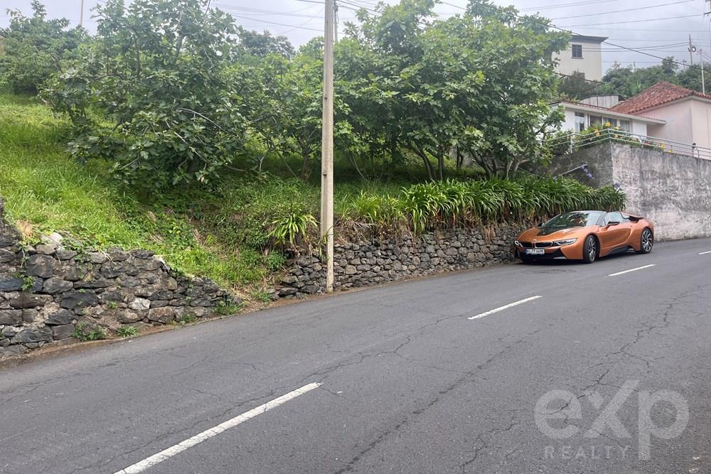 Terreno Urbano Excecional para Construção na freguesia do Porto da Cruz