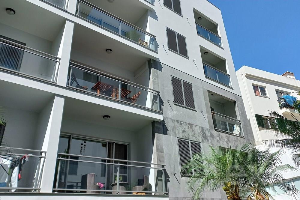 ✭ Apartamento em condomínio de qualidade no centro do Funchal, a apenas 1.200 metros do mar, marina, restaurantes, supermercados e todos os serviços.