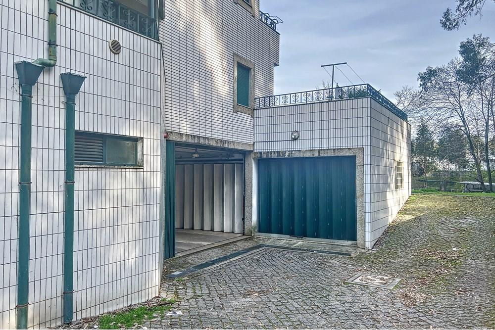 Lugar de Garagem com 13,20 mts num prédio em Fiães, Santa Maria da Feira, Aveiro