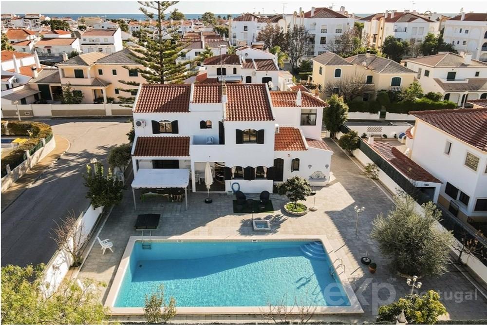 Independent 5-bedroom house with large pool in Altura, Tavira, Portugal,