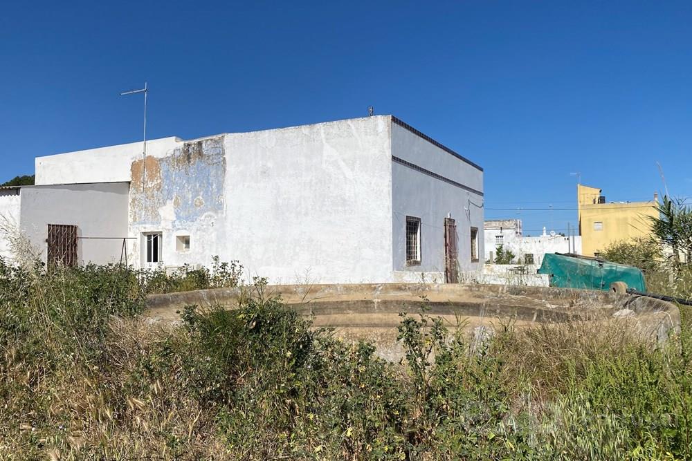 OLHAO: TERRENO + 2 MORADIAS COM VISTA MAR