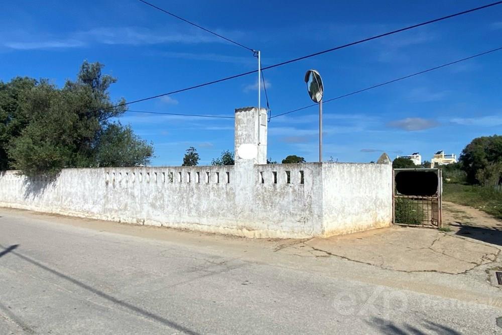OLHAO: TERRENO + 2 MORADIAS COM VISTA MAR