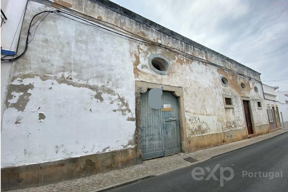 ARMAZEM em BAIXA de OLHAO