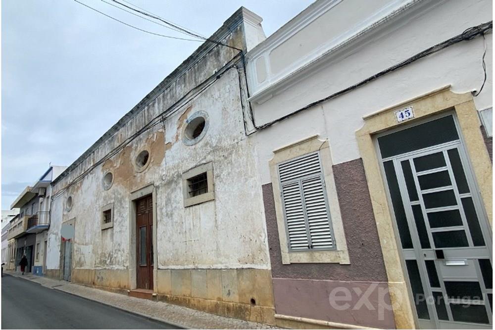 ARMAZEM em BAIXA de OLHAO