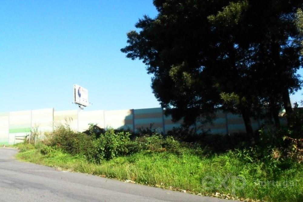 TERRENO PARA CONSTRUÇÃO DE 2 A 3 MORADIAS GEMINADAS