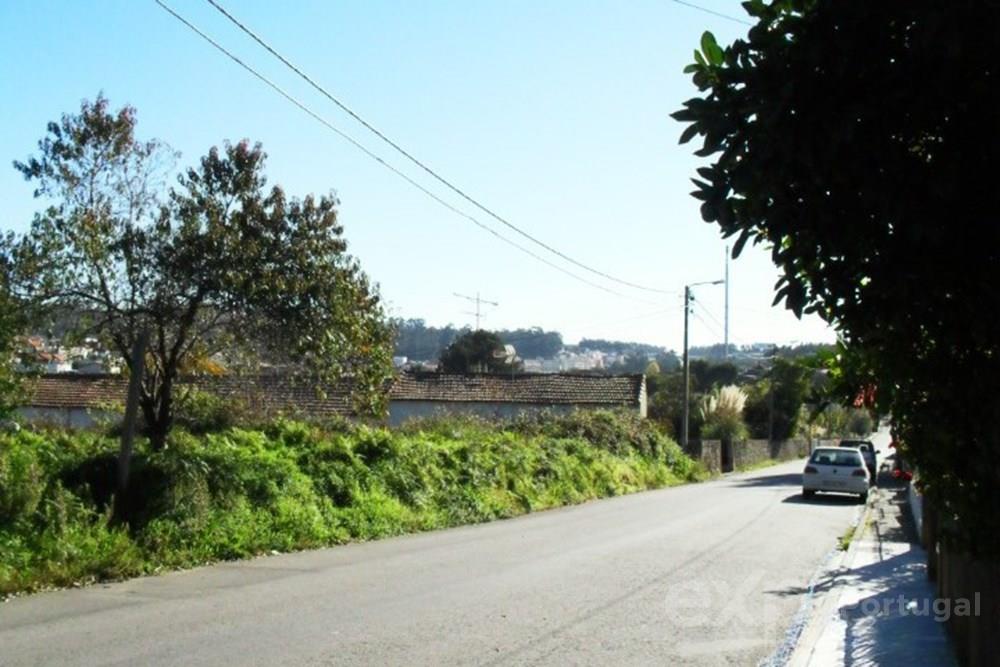 TERRENO PARA CONSTRUÇÃO DE 2 A 3 MORADIAS GEMINADAS