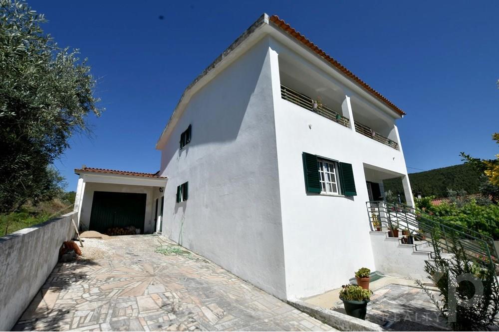 Stunning 5 Bedroom Detached villa for Sale in Central Portugal: A Serene Rural Retreat