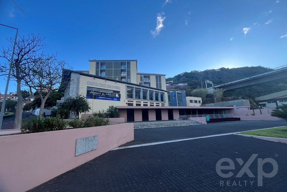 Invest in Your Future: Commercial Space in the Heart of Santa Cruz, Near Madeira Airport