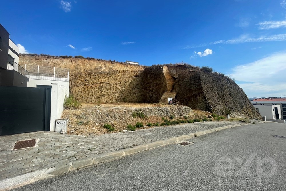 TERRENO URBANO EM MIRANDELA