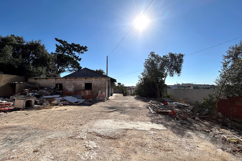 Terreno Urbano para construção de Moradia.