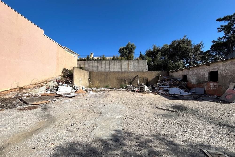 Terreno Urbano para construção de Moradia.