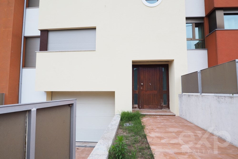 3 bedroom house with outdoor space in Sanguedo &#124; renovated