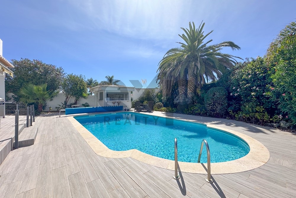 4 Bedroom Detached Villa with Pool in a Calm but Close to Central Location