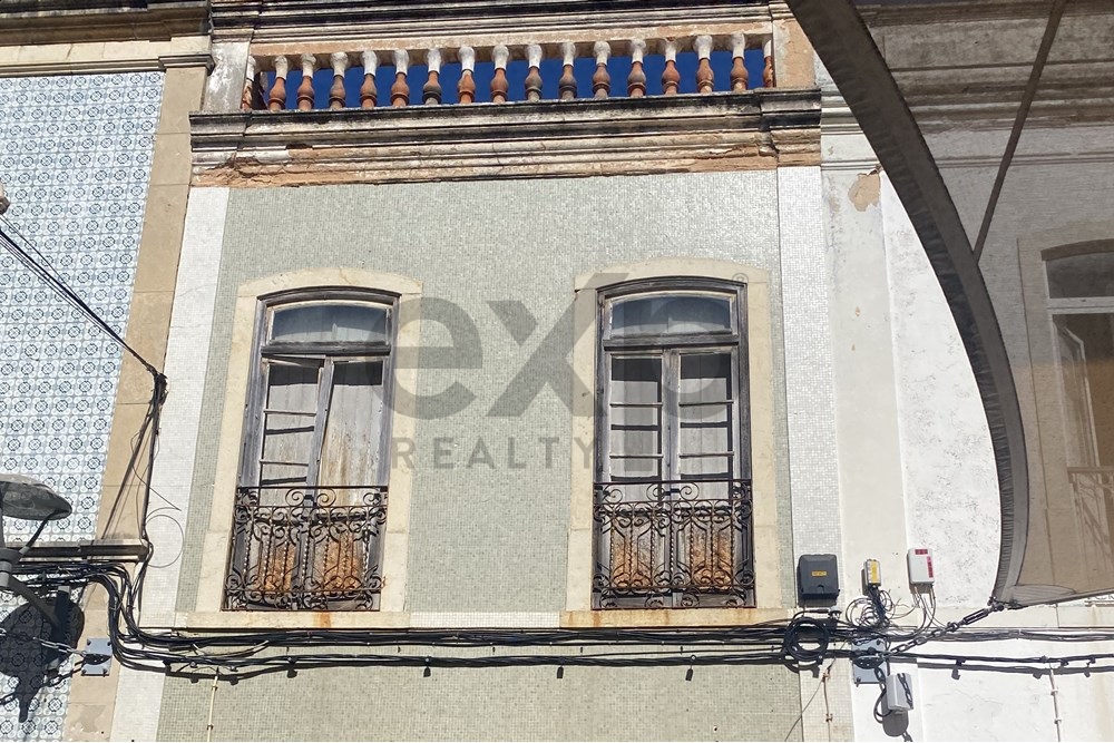 Building to Renovate in Portimão! Unique Opportunity