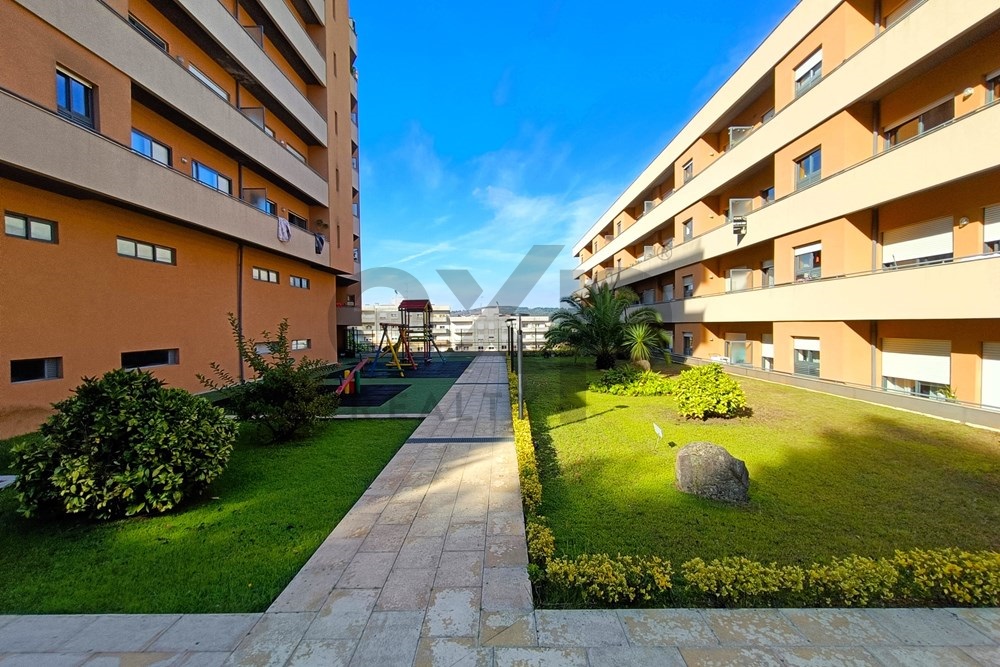 3 bedroom apartment in Valongo with pool and excellent accessibility