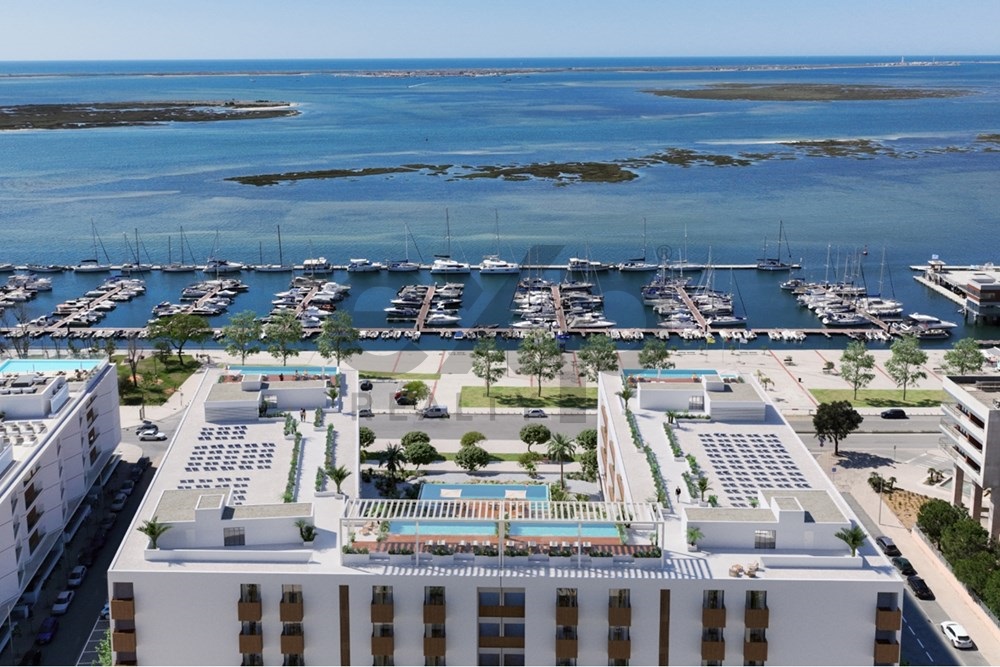 ELEGANTE AND LUXURY T2 (DOE) IN OLHAO FACING MARINA WITH VIEWS OF THE ISLANDS OF RIA FORMOSA NATURAL PARK.