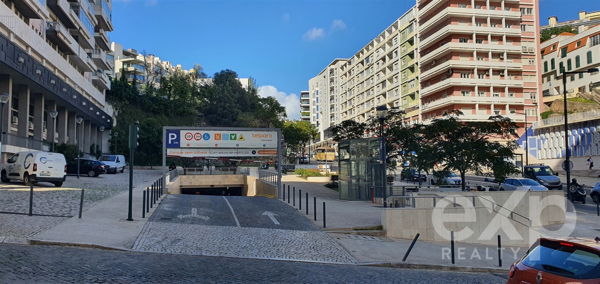 Charmoso Apartamento T3 + 2 Salas na Prestigiada Av. Infante Santo, Estrela, Lisboa