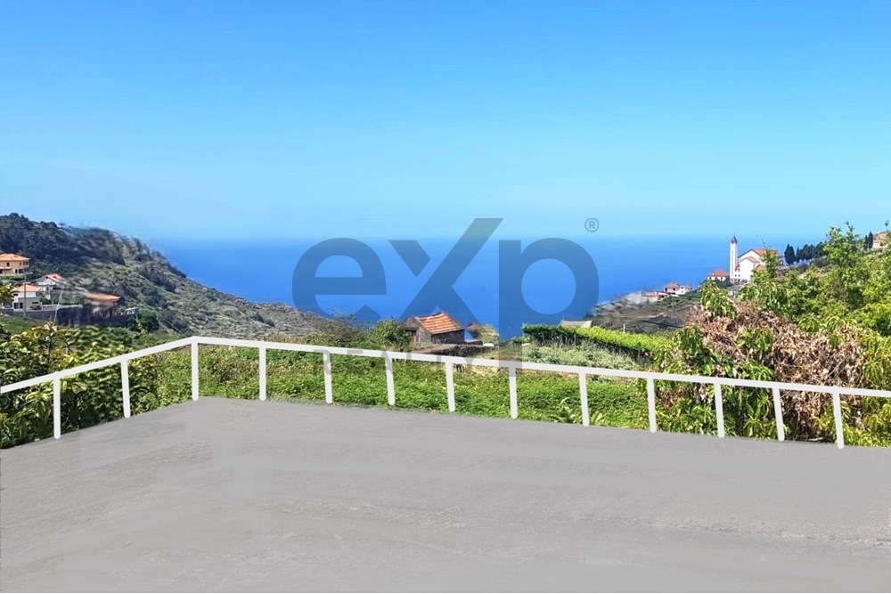 Rustic House to Remodel in Campanário - Madeira