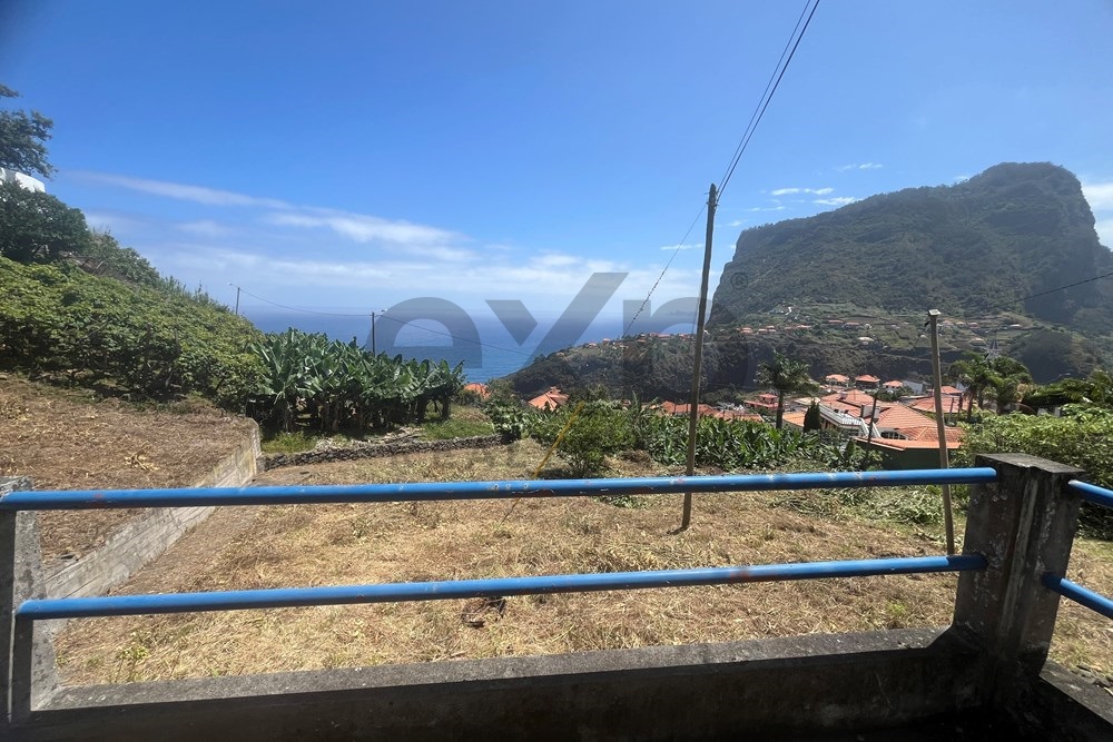 🏡 Rustic Stone House with Sea View and Barn – Faial, Madeira 🌞