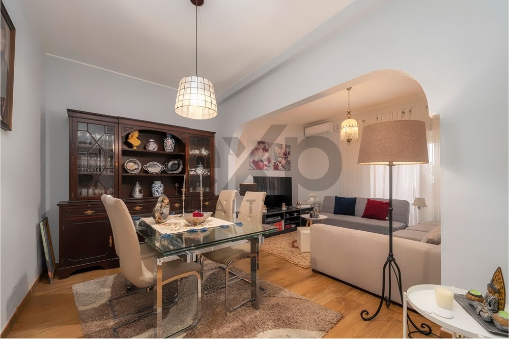 Completely renovated 2-bedroom flat with balconies in the centre of Olhão.