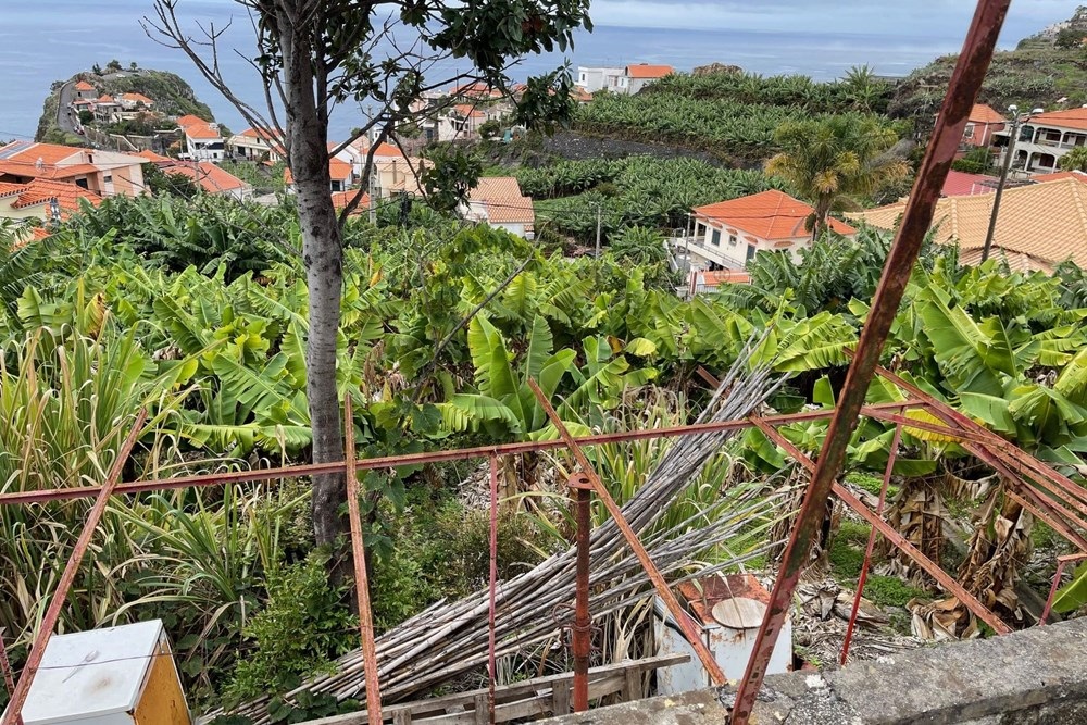 Ribeira Brava - Plot of land with Old Rustic Stone House