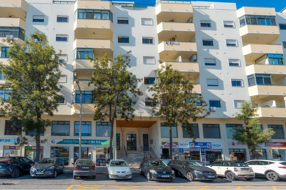 Apartamento T3 Renovado em Faro – Localização Central e Conforto Moderno