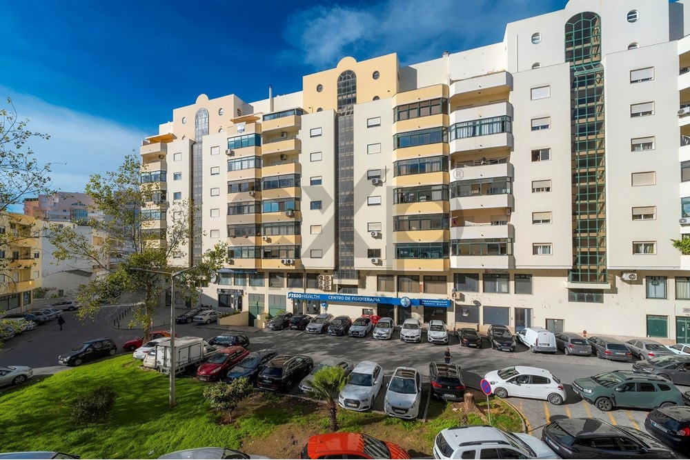 Apartamento T3 Renovado em Faro – Localização Central e Conforto Moderno